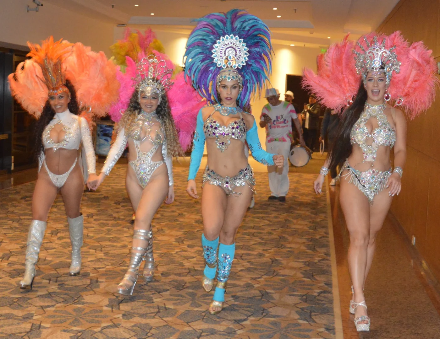 show de batucada, show brasilero, bailarinas, show musical, musicos en vivo, percusion, shows musicales, comparsa para eventos, batucadas para fiestas, bailarinas, shows privados, contratar artistas para eventos