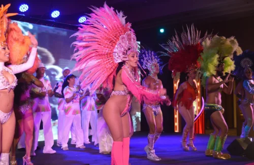 show de batucada, show brasilero, bailarinas, show musical, musicos en vivo, percusion, shows musicales, comparsa para eventos, batucadas para fiestas, bailarinas, shows privados, contratar artistas para eventos